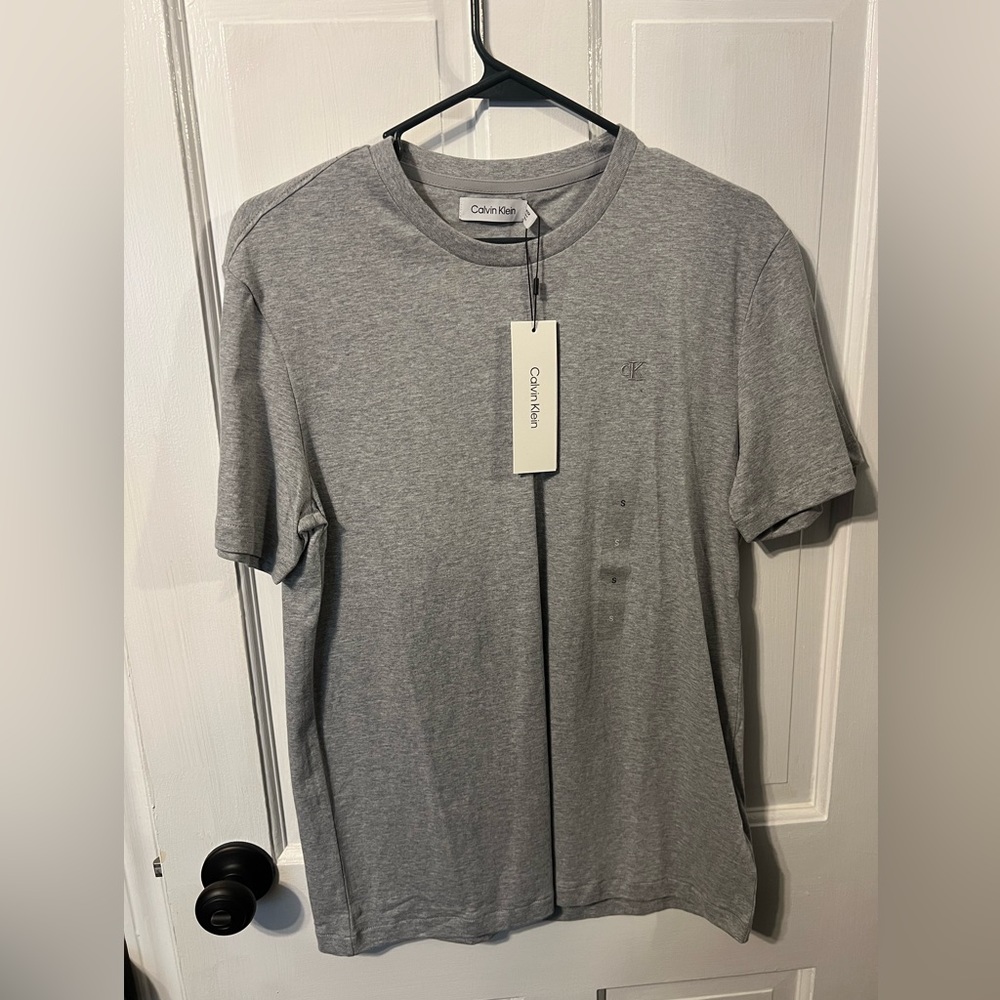 Calvin Klein Tee - Grey Small